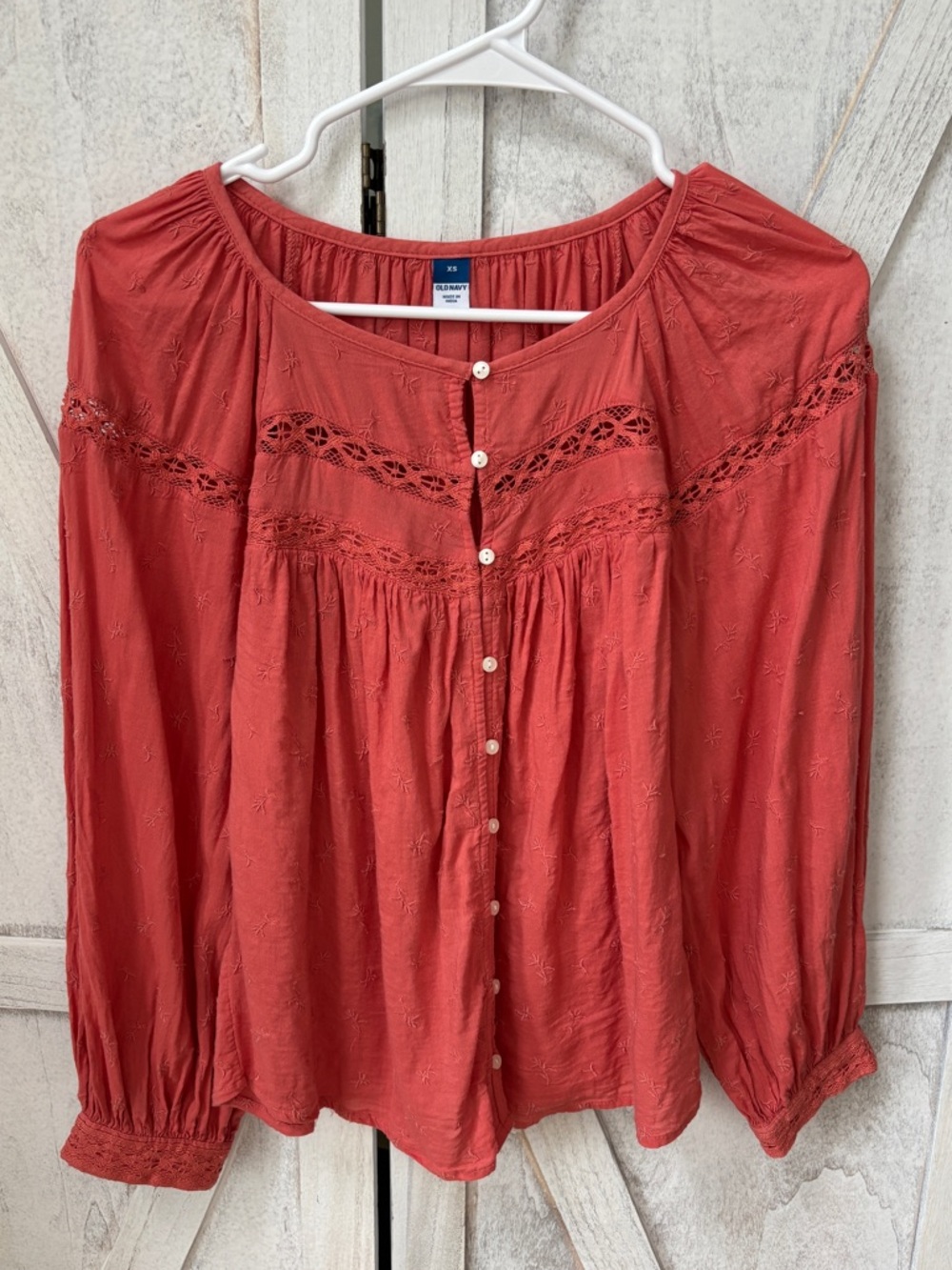 Old Navy Long-Sleeve Embroidered Lace-Trimmed Blouse Button Down Women’s Size XS